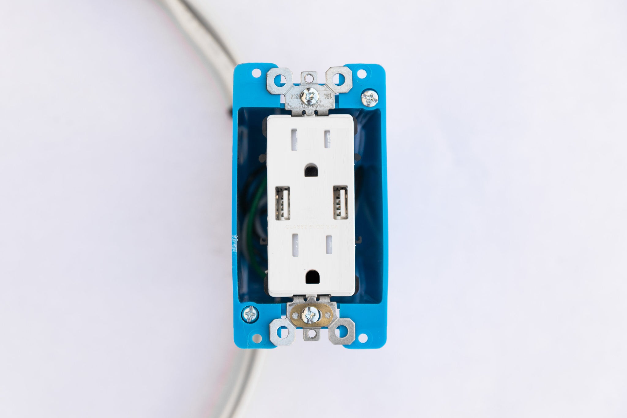 USB 20A Receptacle Installation Kit